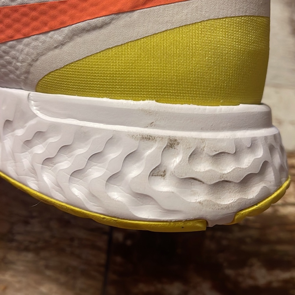 Women’s Nike Revolution tennis shoes - Picture 5 of 6